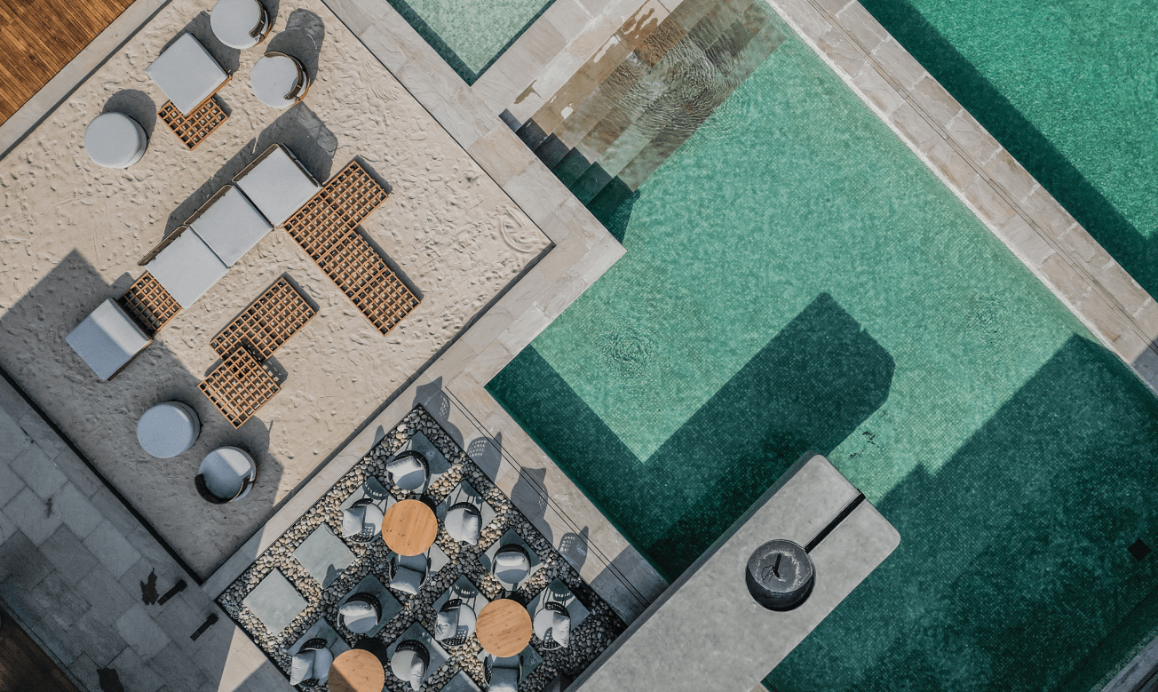 Naturoville — pool terrace